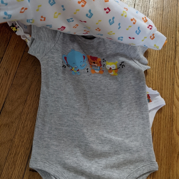 NWT Set of 4 Onesies 12M - Picture 3 of 4